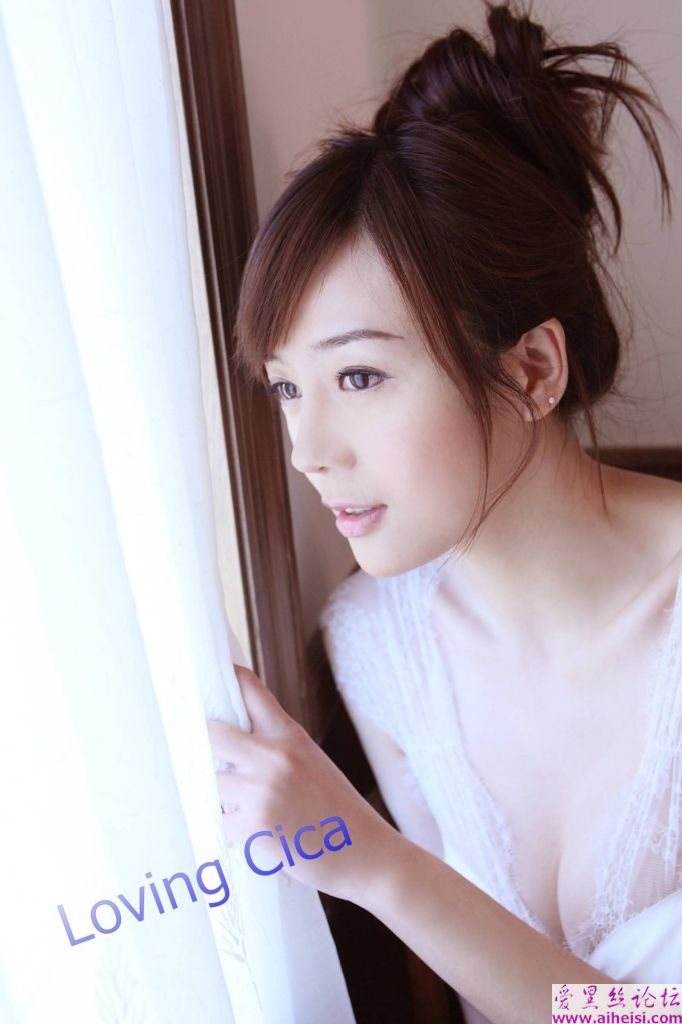 中国乳神周韦彤拍写真赶超日本AV女优