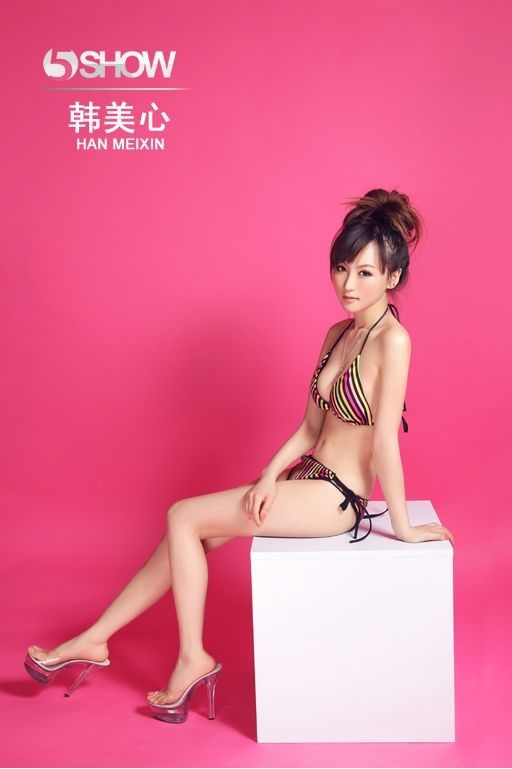 让人心跳不止的性感爆乳嫩模韩美心
