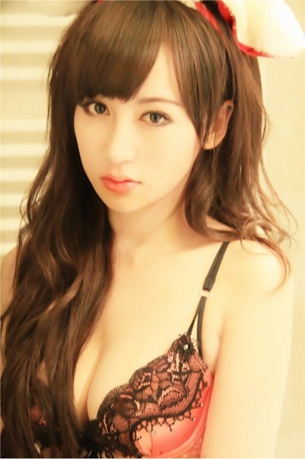 让人心跳不止的性感爆乳嫩模韩美心