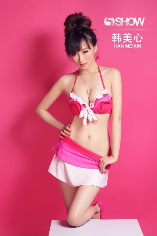 让人心跳不止的性感爆乳嫩模韩美心