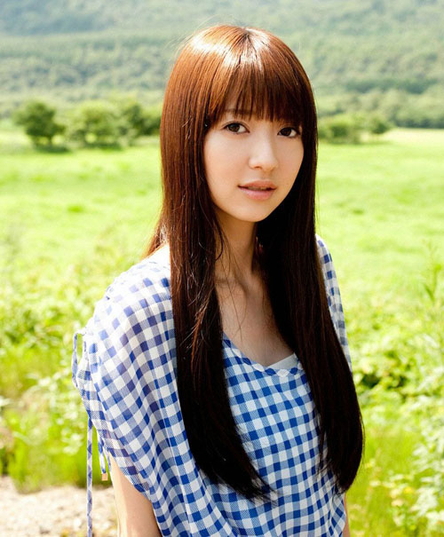 日本田园派娇嫩美女童颜巨乳性感来袭 