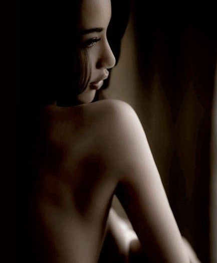 小舒淇豪乳潘霜霜喷血写真展示傲人身姿