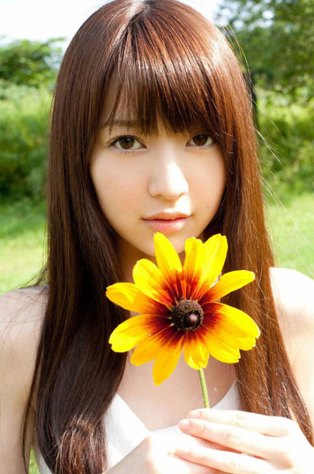 日本田园派娇嫩美女童颜巨乳性感来袭 