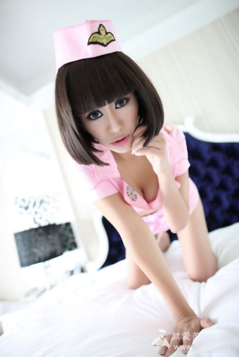 蜂腰翘臀乳此动人