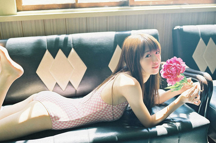 日本田园派娇嫩美女童颜巨乳性感来袭 