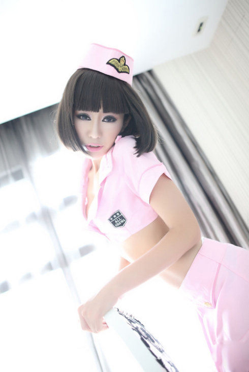 蜂腰翘臀乳此动人