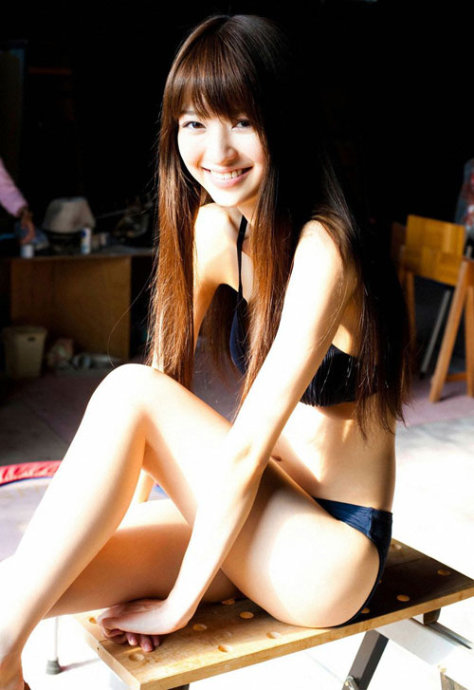 日本田园派娇嫩美女童颜巨乳性感来袭 