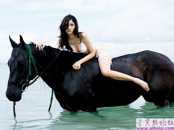 美臀女王们的曼妙弧线