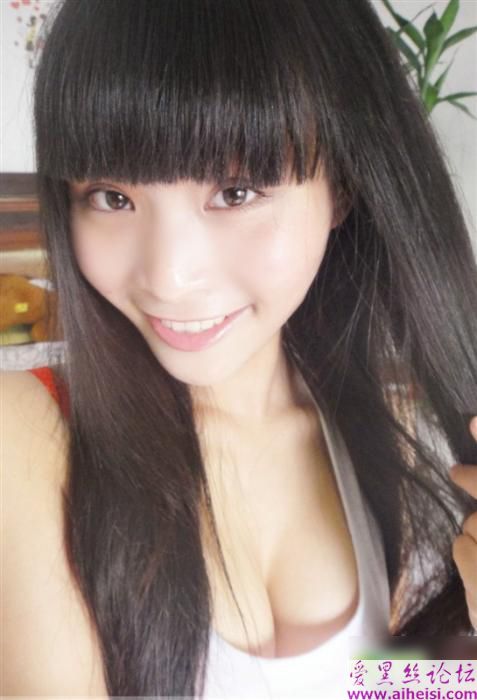 茶叶妹妹亮胸器！柳岩见到也捶胸自叹不如！