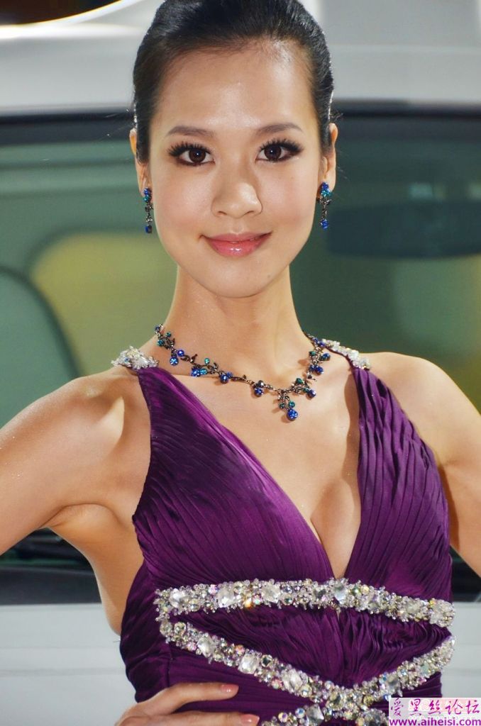 2011广州车展美女波涛胸涌