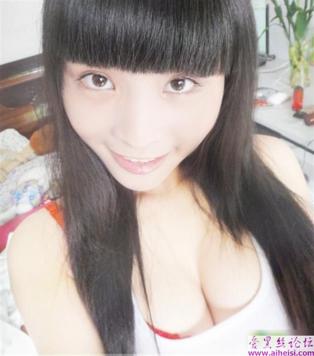 茶叶妹妹亮胸器！柳岩见到也捶胸自叹不如！