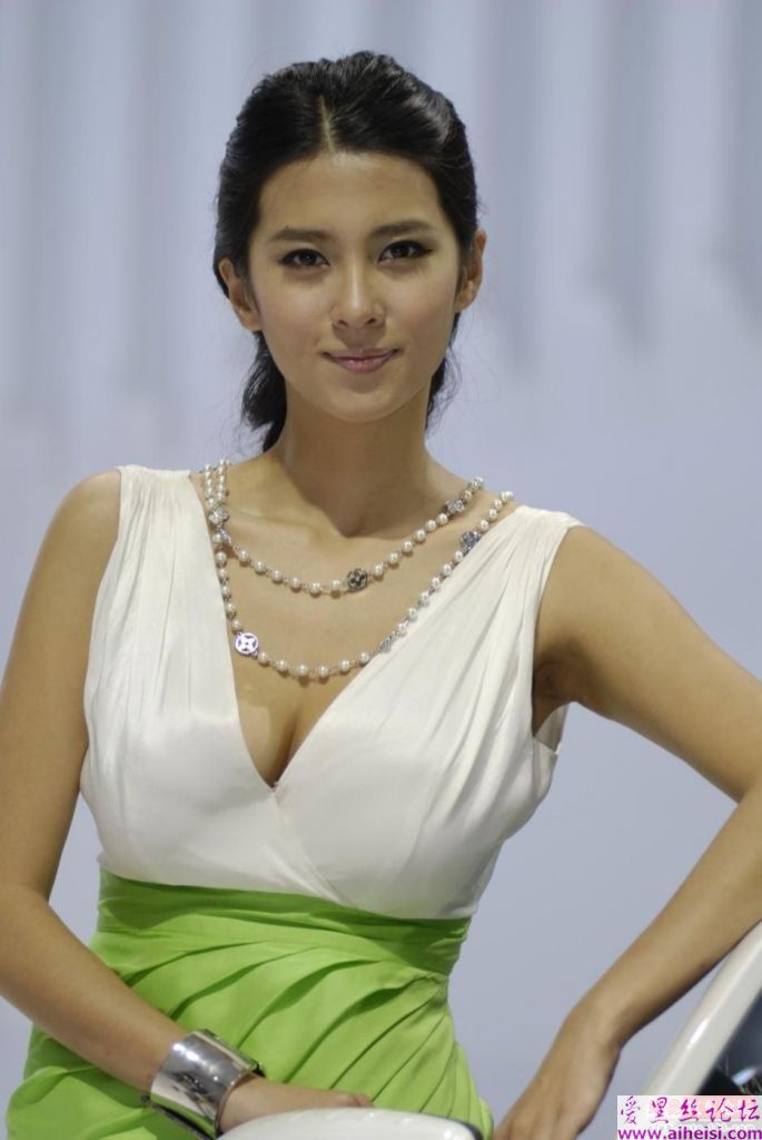 2011广州车展美女波涛胸涌