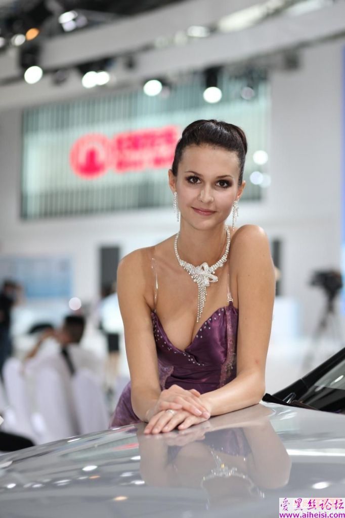 2011广州车展美女波涛胸涌