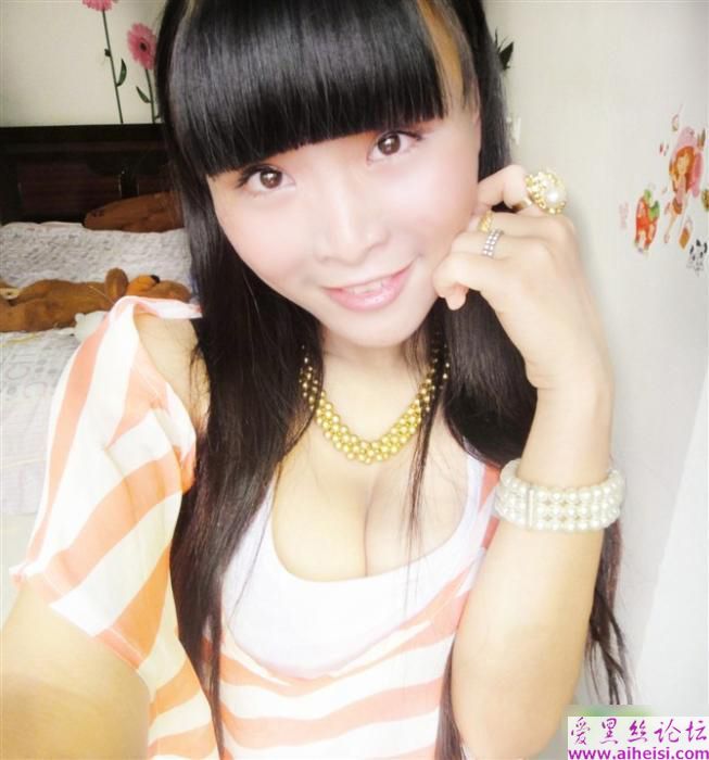 茶叶妹妹亮胸器！柳岩见到也捶胸自叹不如！