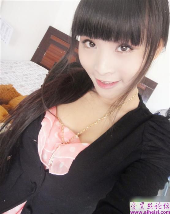 茶叶妹妹亮胸器！柳岩见到也捶胸自叹不如！