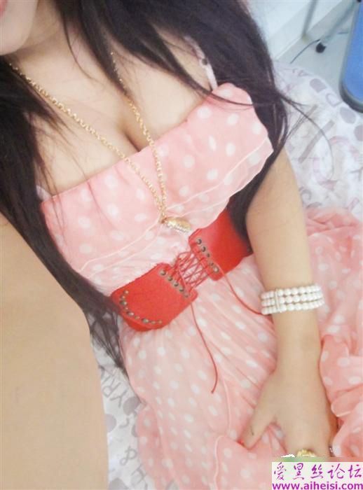 茶叶妹妹亮胸器！柳岩见到也捶胸自叹不如！