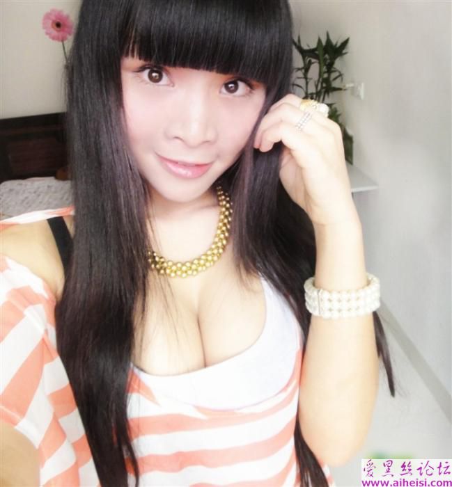 茶叶妹妹亮胸器！柳岩见到也捶胸自叹不如！