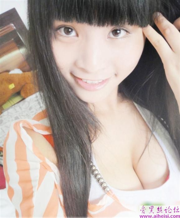 茶叶妹妹亮胸器！柳岩见到也捶胸自叹不如！