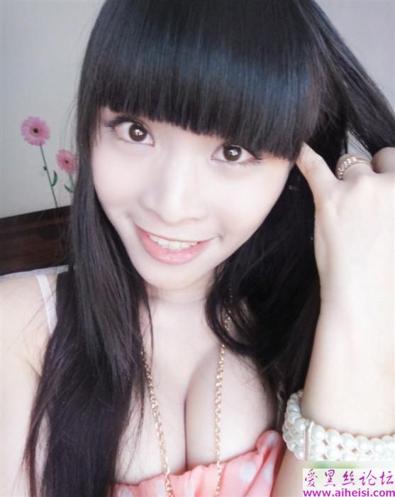 茶叶妹妹亮胸器！柳岩见到也捶胸自叹不如！