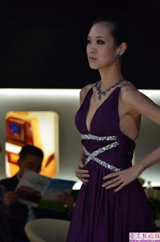 2011广州车展美女波涛胸涌