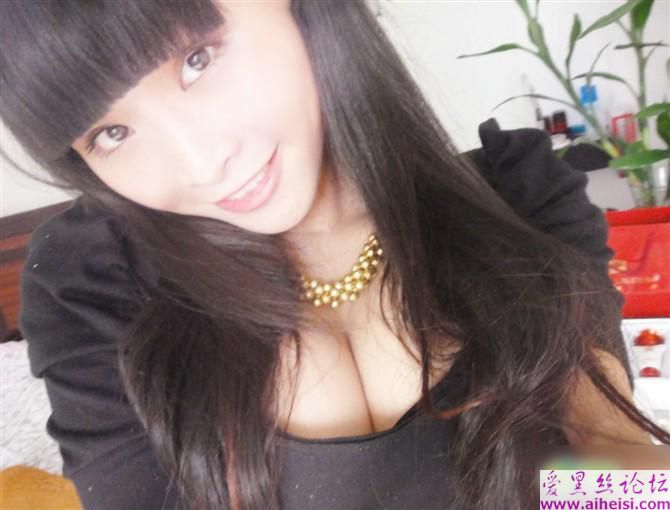 茶叶妹妹亮胸器！柳岩见到也捶胸自叹不如！