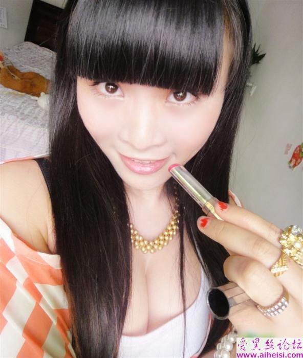 茶叶妹妹亮胸器！柳岩见到也捶胸自叹不如！