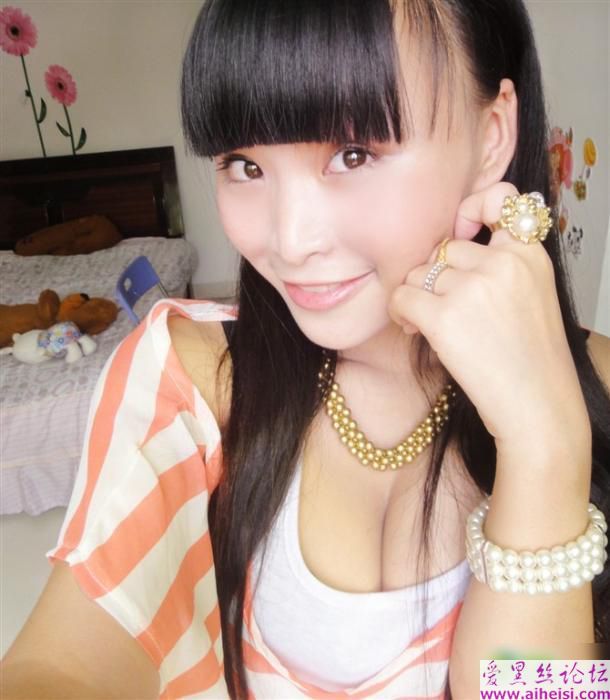 茶叶妹妹亮胸器！柳岩见到也捶胸自叹不如！