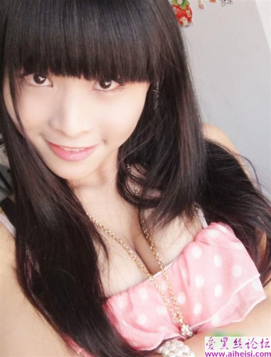 茶叶妹妹亮胸器！柳岩见到也捶胸自叹不如！
