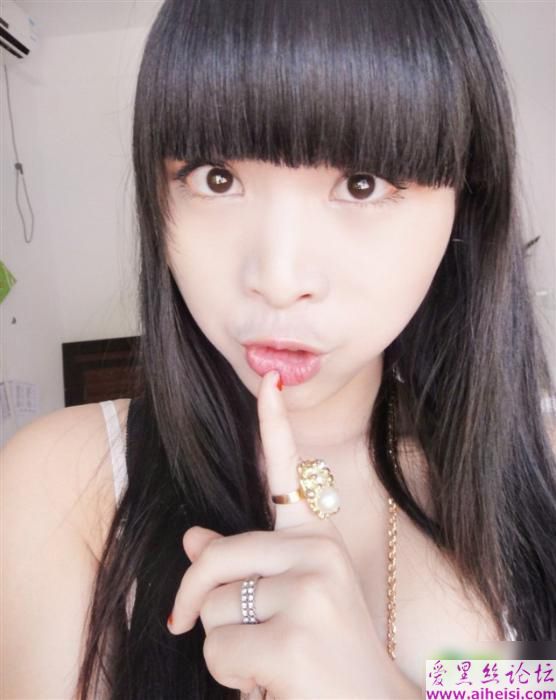 茶叶妹妹亮胸器！柳岩见到也捶胸自叹不如！