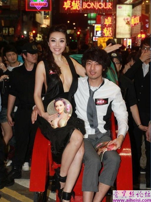 看女星中门大开斗性感