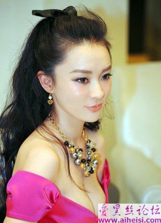 看女星中门大开斗性感