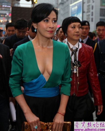 看女星中门大开斗性感