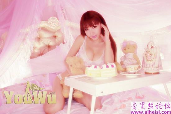 游戏宝贝张婉悠生日party大尺度内衣秀