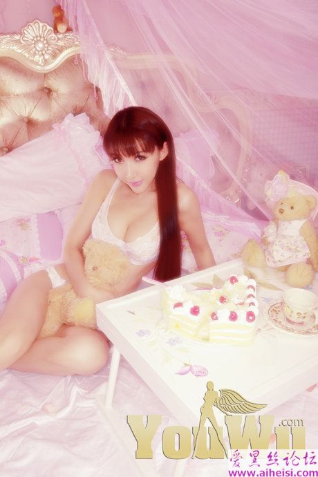 游戏宝贝张婉悠生日party大尺度内衣秀