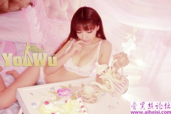 游戏宝贝张婉悠生日party大尺度内衣秀