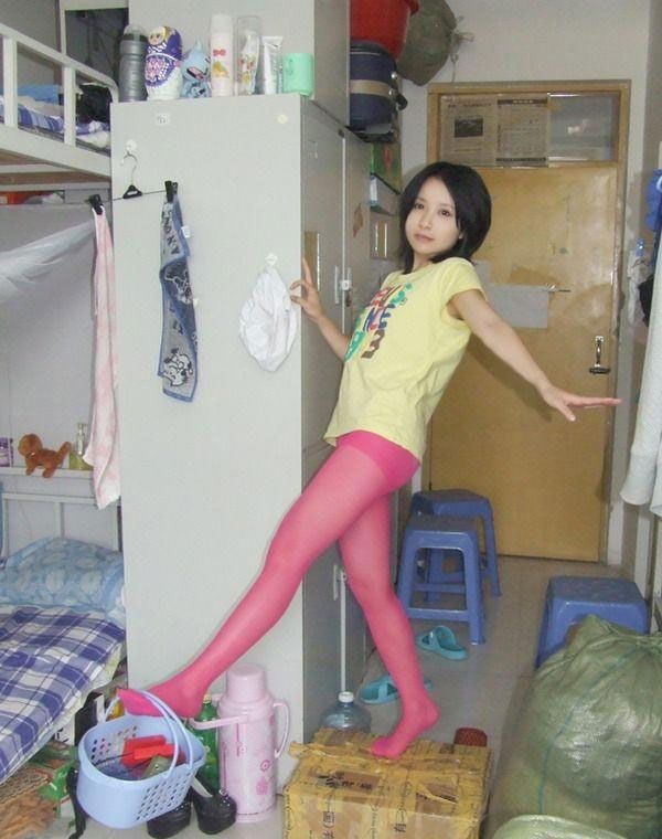 大学女生宿舍丝袜美腿