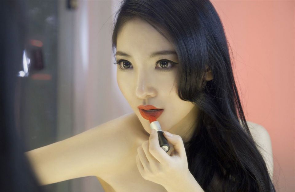 美女玩家张杨一纯黑丝诱惑男人装写真