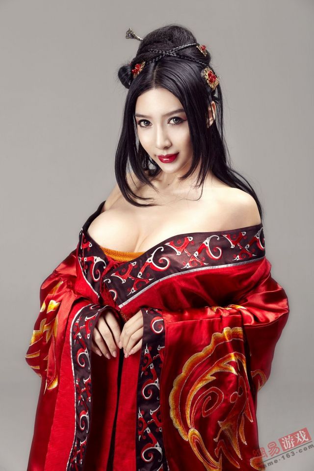 张婉悠性感复出，为《枭雄》COS貂蝉