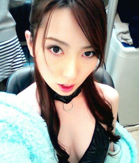 日本巨乳童颜女星筱崎爱泳装写真