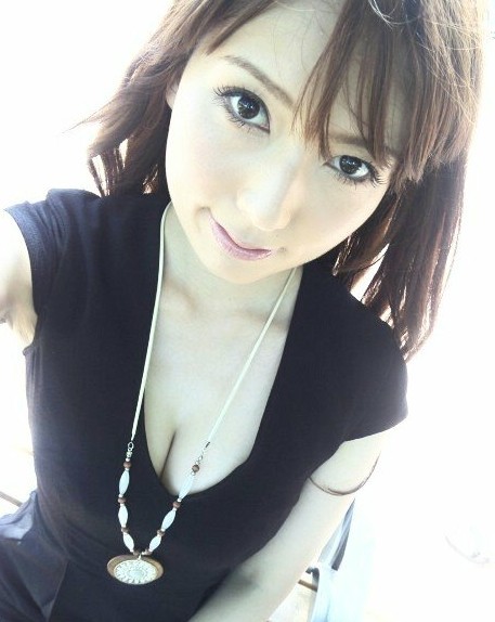 日本巨乳童颜女星筱崎爱泳装写真