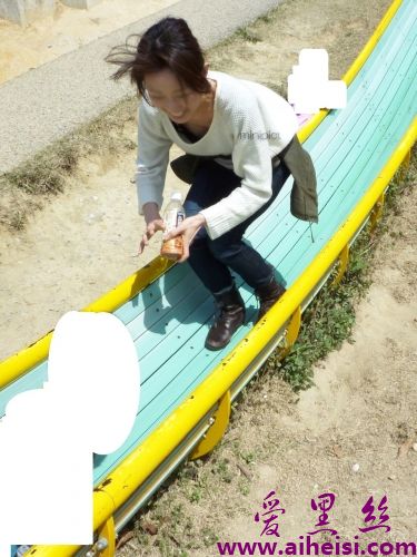 美女走光露乳合集