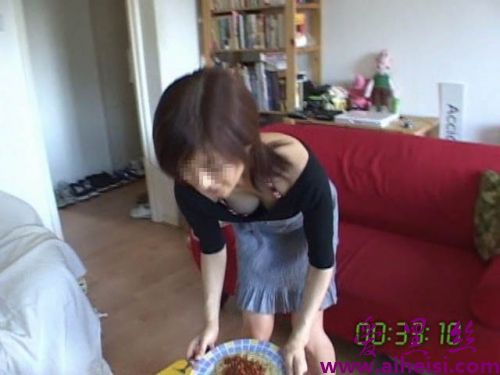 美女走光露乳合集