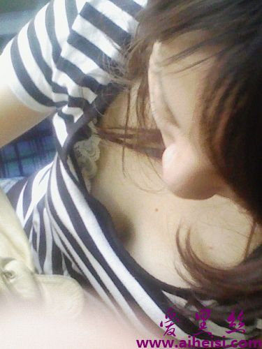 美女走光露乳合集