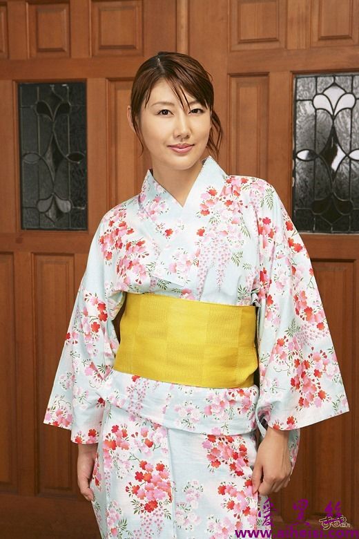 安惠美的半裸性感写真