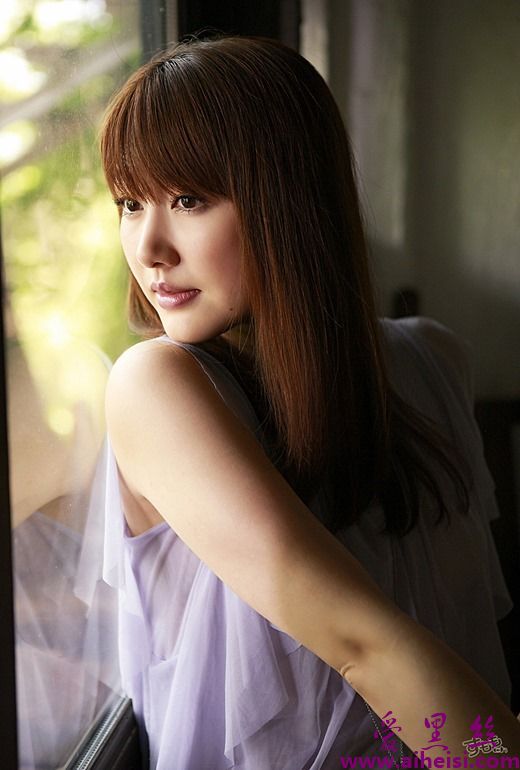 安惠美的半裸性感写真