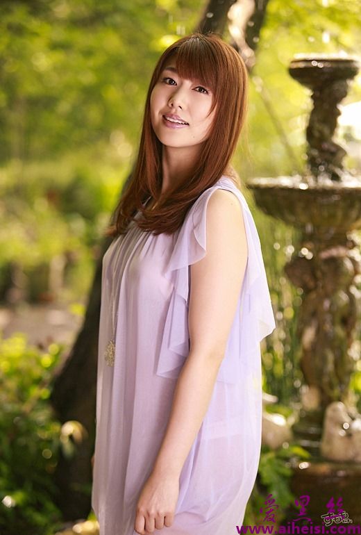 安惠美的半裸性感写真
