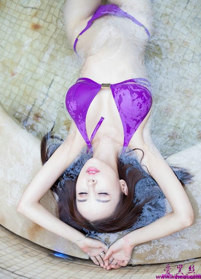 惊艳少妇吕婉柔白嫩酥胸妩媚性感高清艺术写真