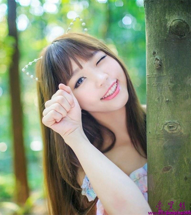 清纯可爱的猫系女生森林唯美写真