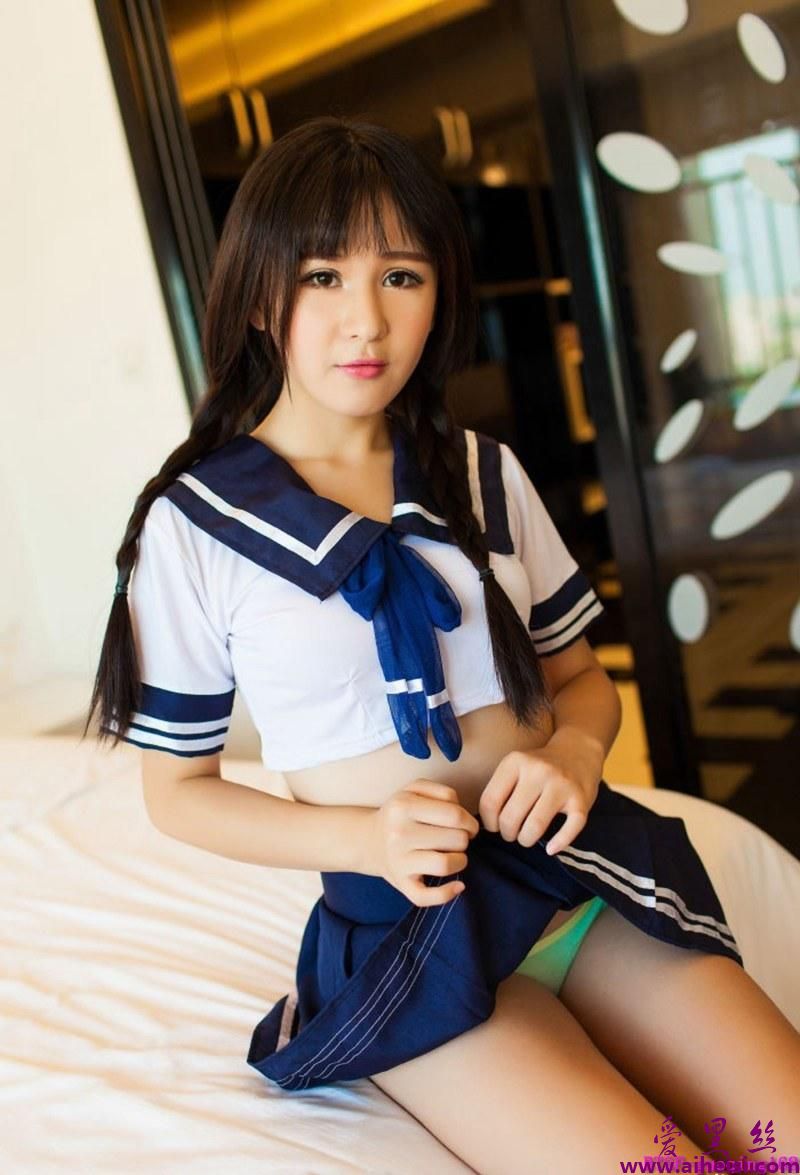 极品妹子唐雨辰学生制服诱惑高清私房照