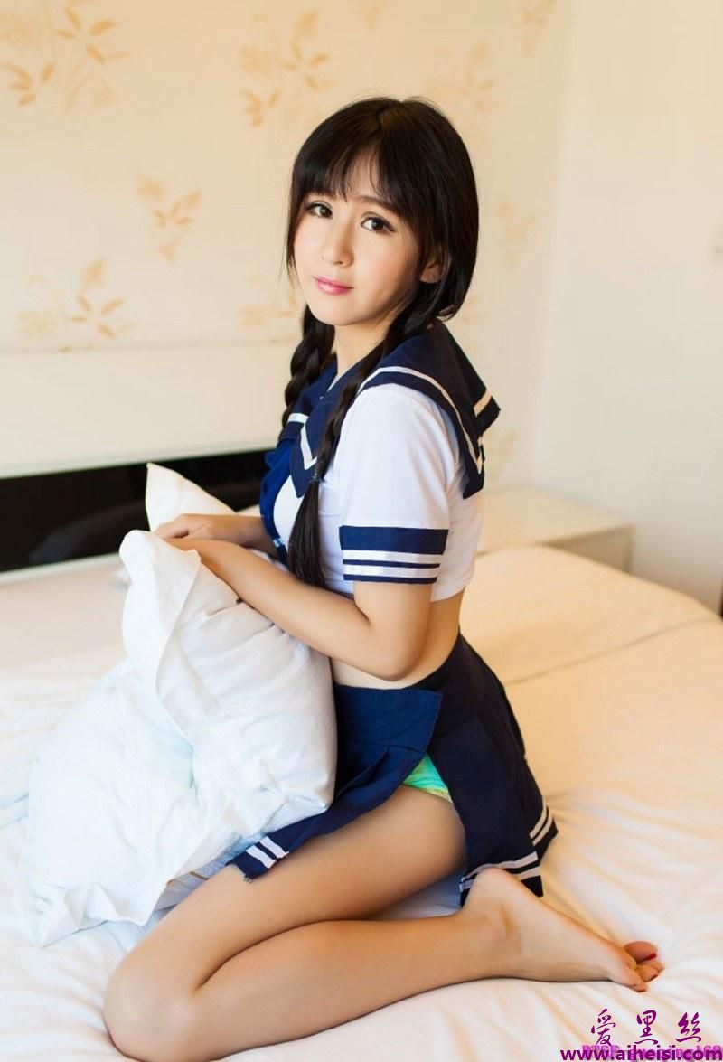极品妹子唐雨辰学生制服诱惑高清私房照